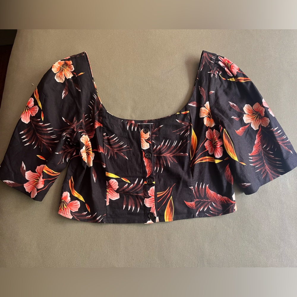 LPA hibiscus print crop top